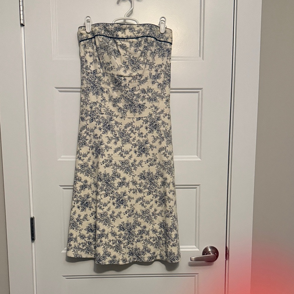 Chic Strapless Floral Dress - Cream and Blue